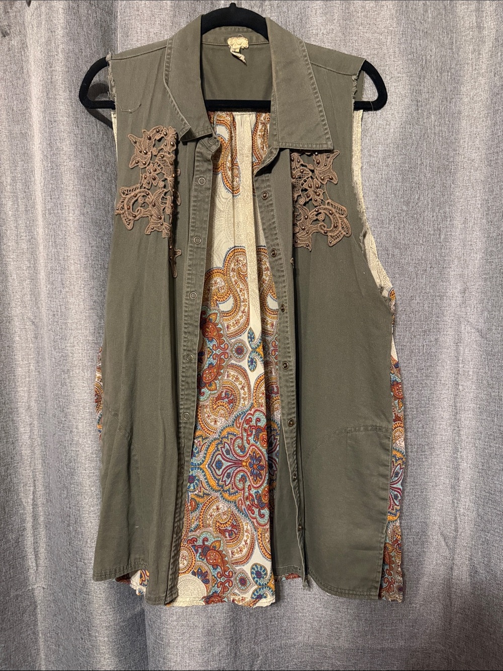 gimmicks by BKE Olive Green Sleeveless Paisley-Panel Camisole